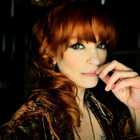 Meet your Posher, Tricia - Picture 1 of 2